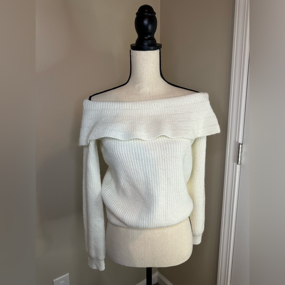 Dry Goods size Large Cream Off-the-Shoulder Sweater NWT